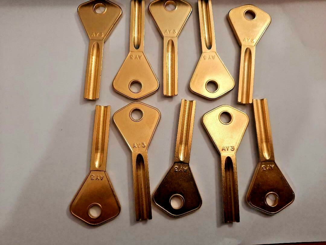 10 X AY3 / SILCA   ABLOY Key Blanks
