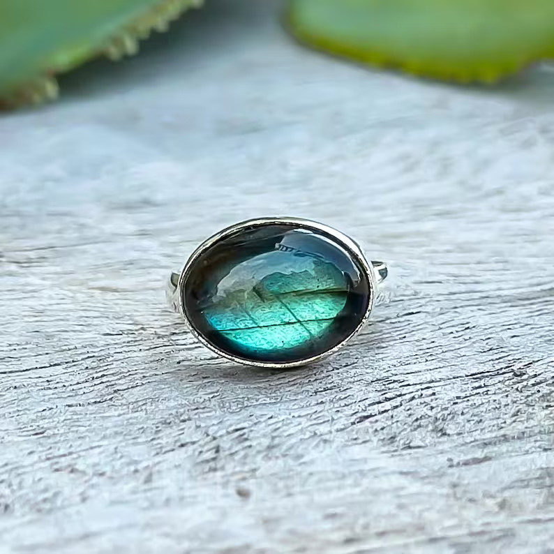 Handmade Green Labradorite Ring: 925 Sterling Silver Band Ring Gemstone