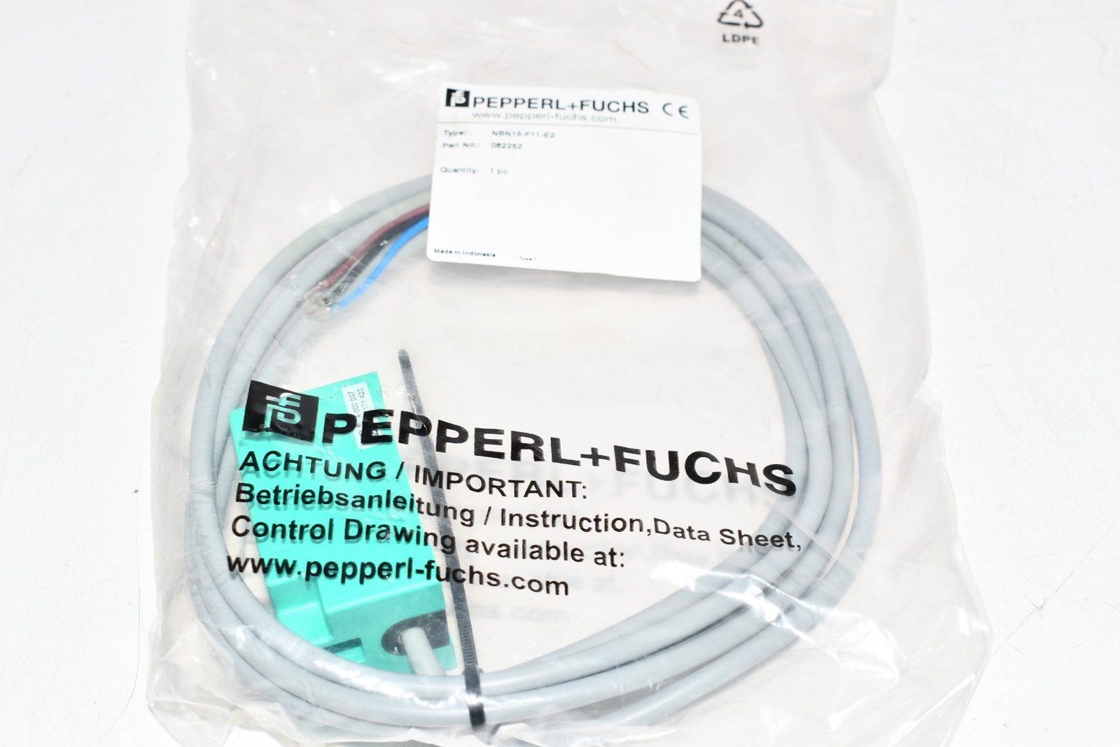 NEW Pepperl & Fuchs NBN15-F11-E2 082252 Inductive Proximity Sensor