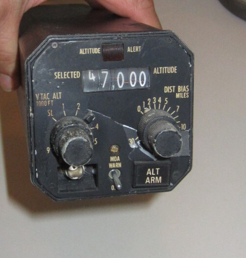 AVIONICS PARTS ONLY CRACKED FACE KING KVN 395 VERTICAL NAV COMPUTER 066-3022--00