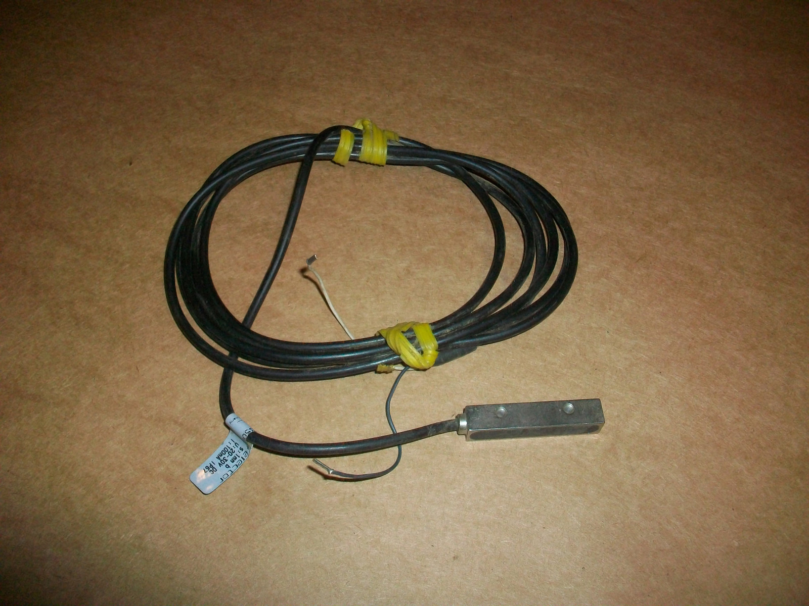Efector Proximity Sensor 13H2001-HR0G   I35001     20-30VDC   NEW