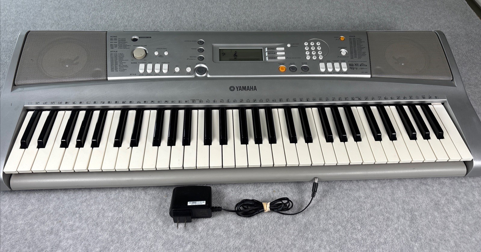 Yamaha YPT-300 61-Key Electronic Keyboard - Tested