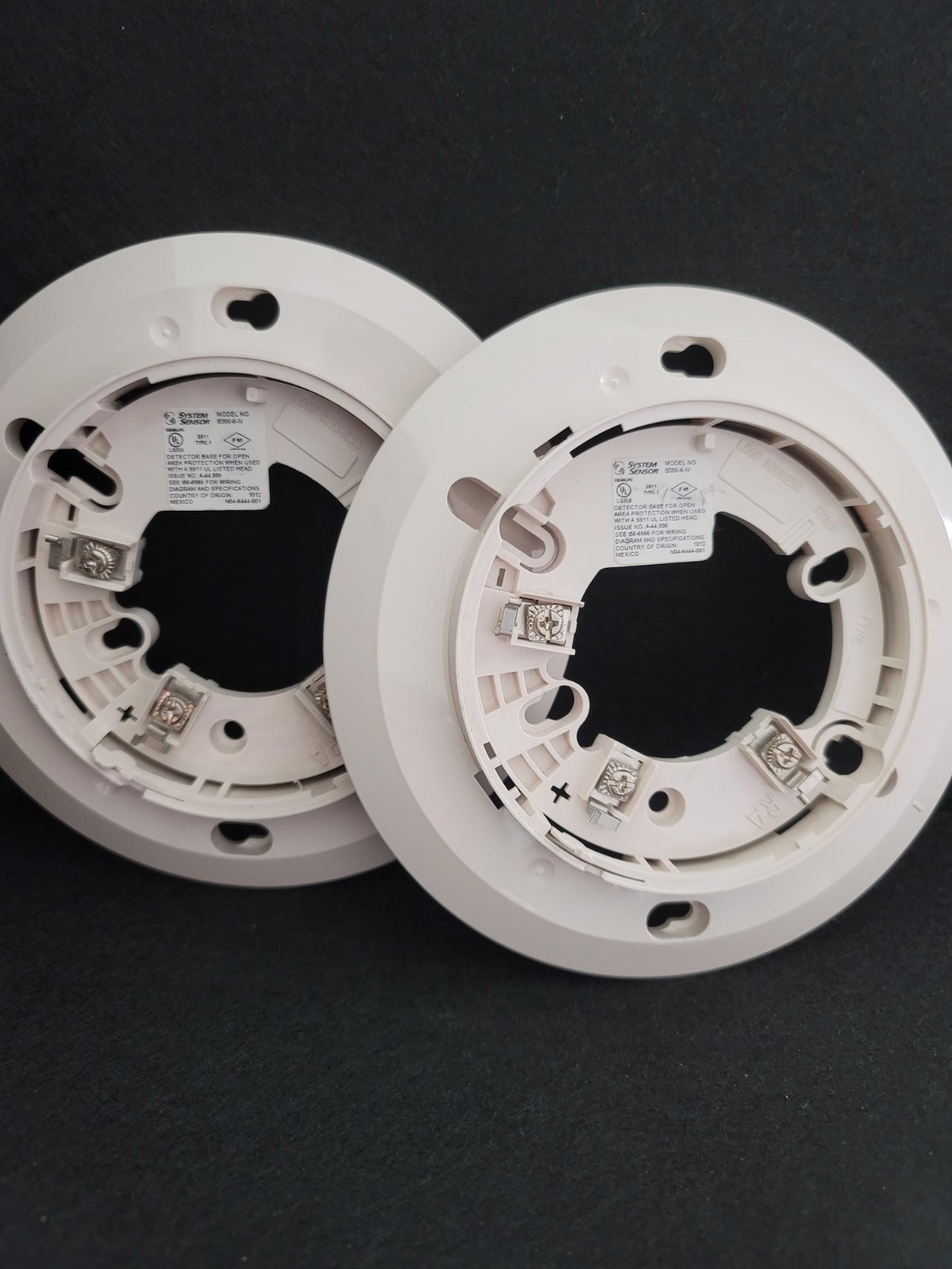System Sensor B300-6-IV 6  Plug In Detector Base Lot OF 2