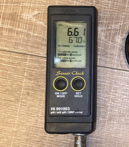 Hanna Instruments Portable Meter HI 991003 W/ pH Probe