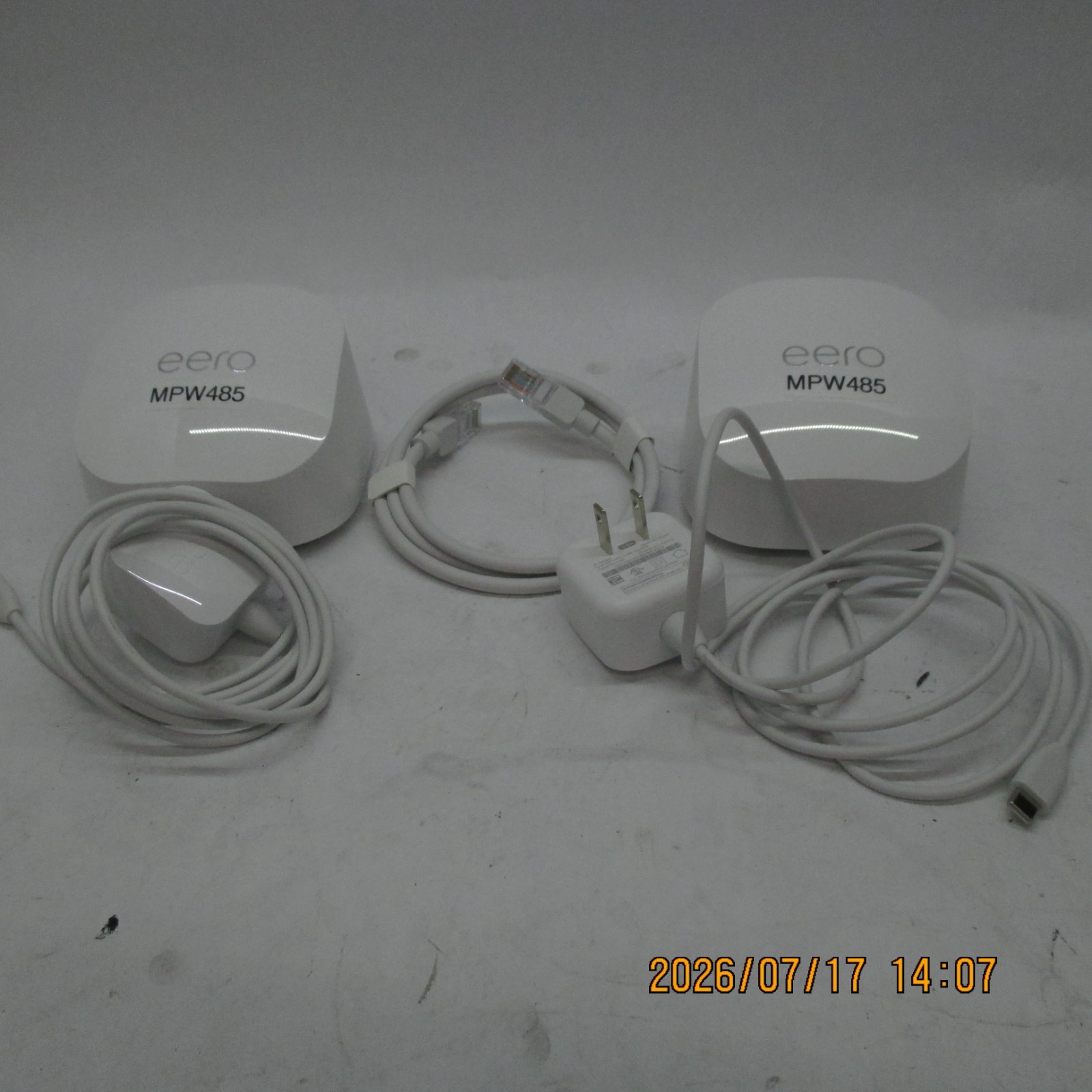 LOT-2 Eero 6 Dual Band Mesh Wi-Fi Router R010001 w/ 2 TYPE-C & 1 ETHERNET T5-B18