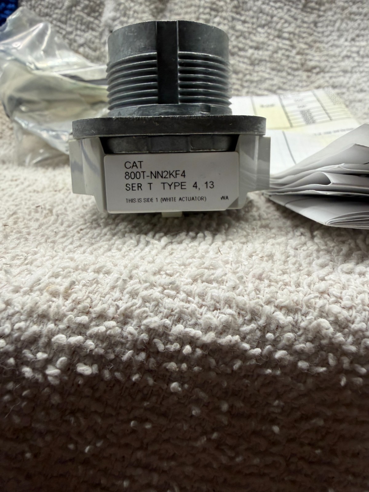 NEW Allen Bradley Bulletin 800T 800T-NN2KF4 30mm Selector Switch 30mm Pushbutton