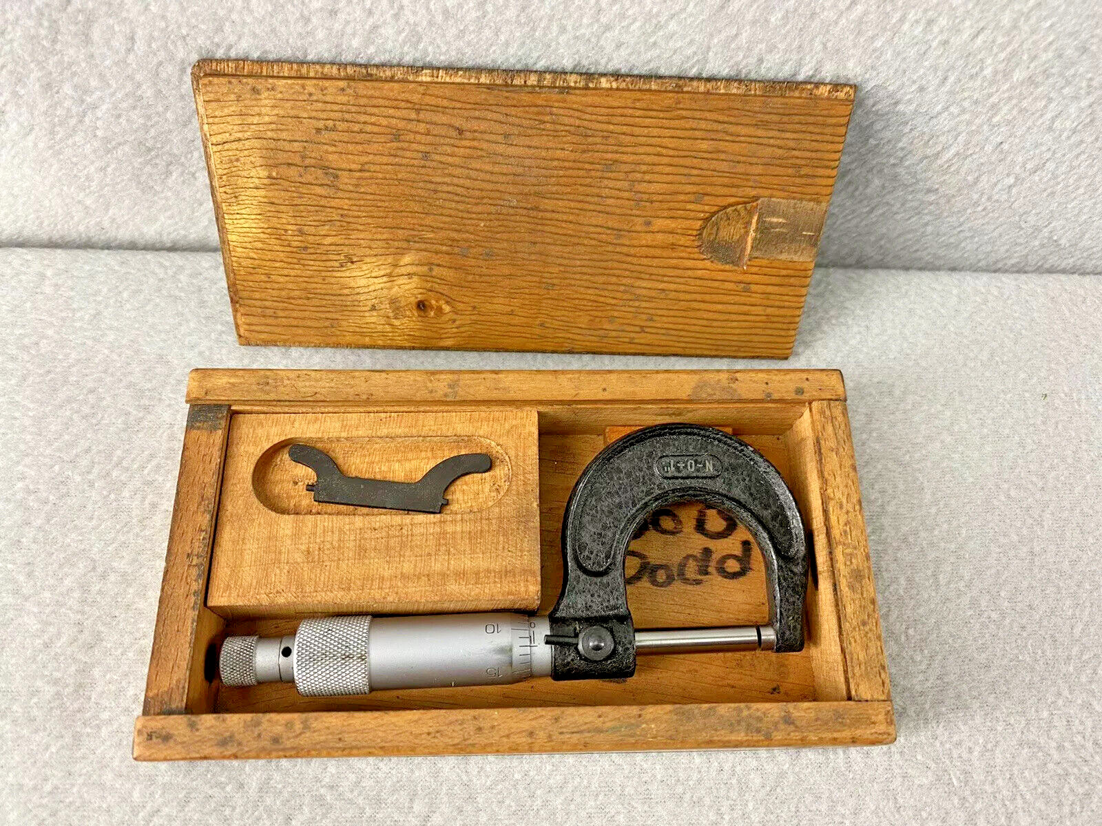 Vintage 0"-1" Micrometer With Ratchet and Wood Box