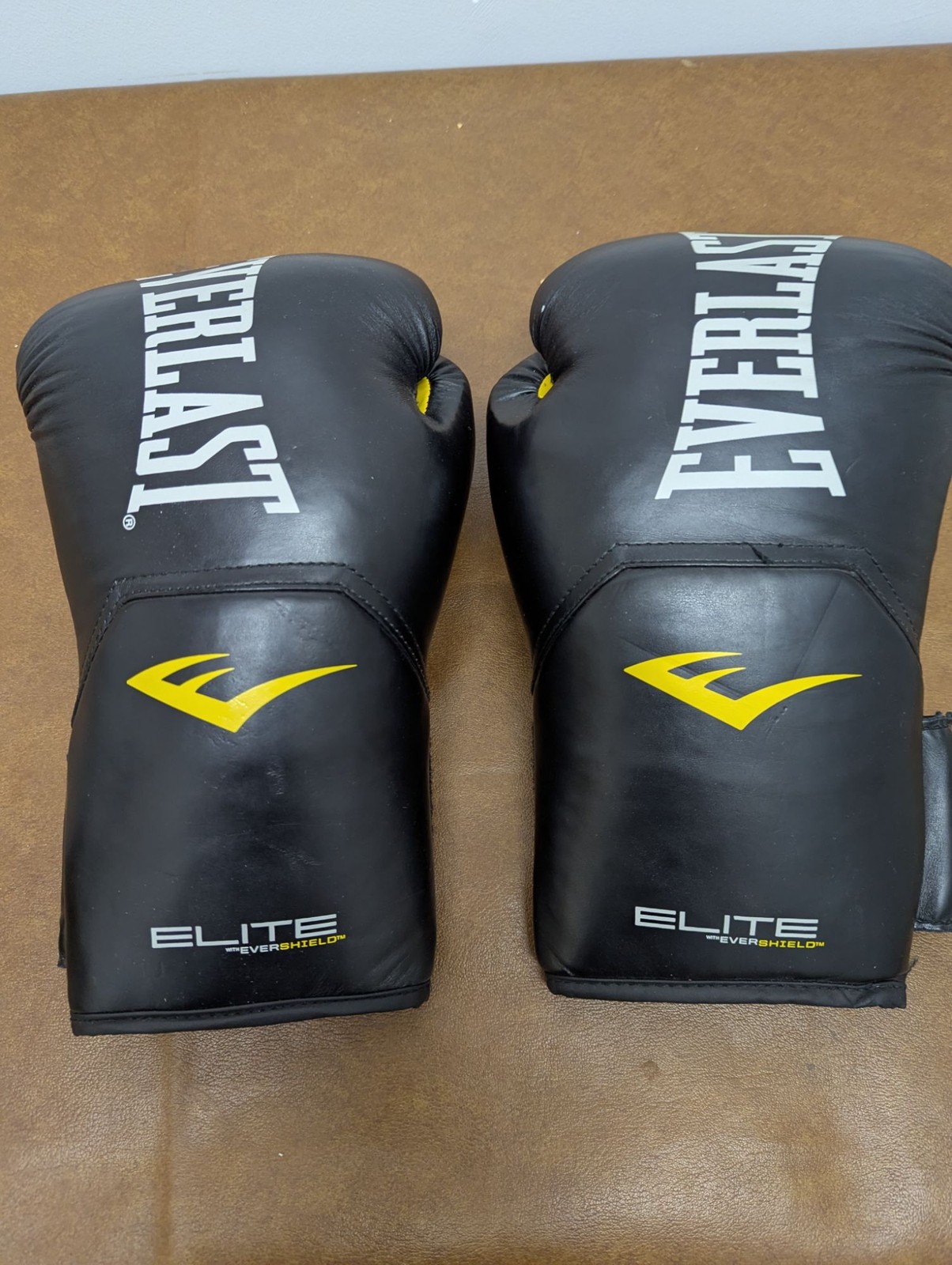Everlast Elite Boxing Gloves 16oz EverShield Professional Training Sparring Gear