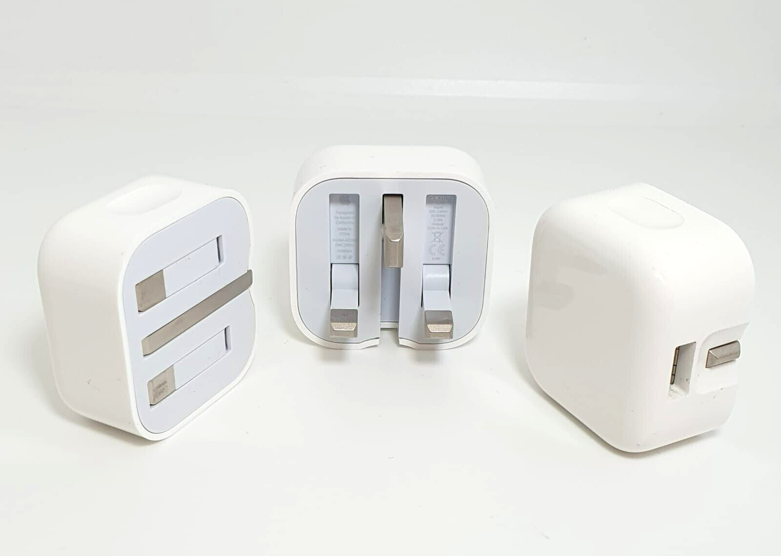 Apple Genuine 5W USB Power Adapter Wall Plug - UK Three Pin - White - A2280