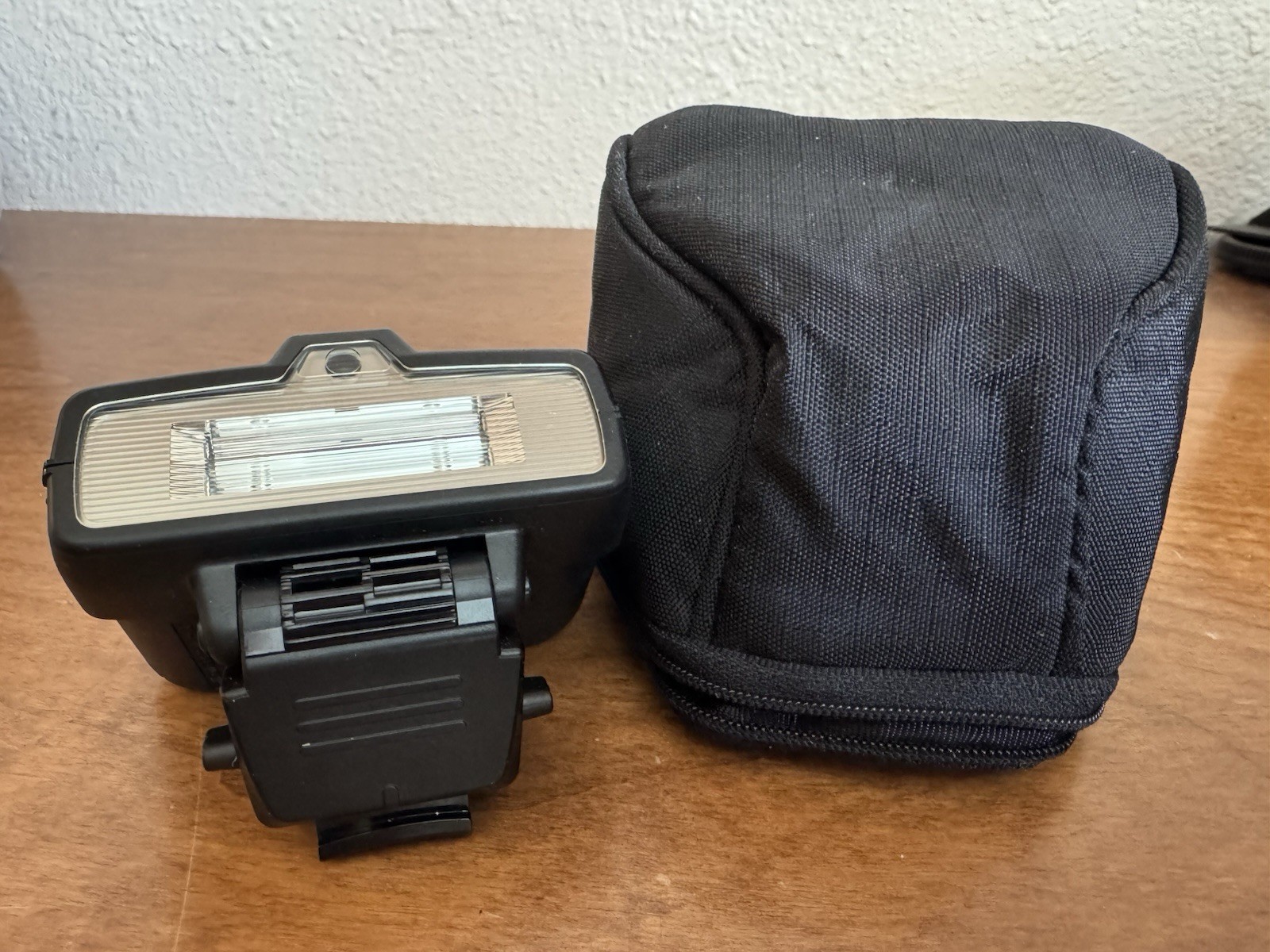 Nikon SB-R200 Macro Close up Speedlight flash unit with SS-200 case Works Well