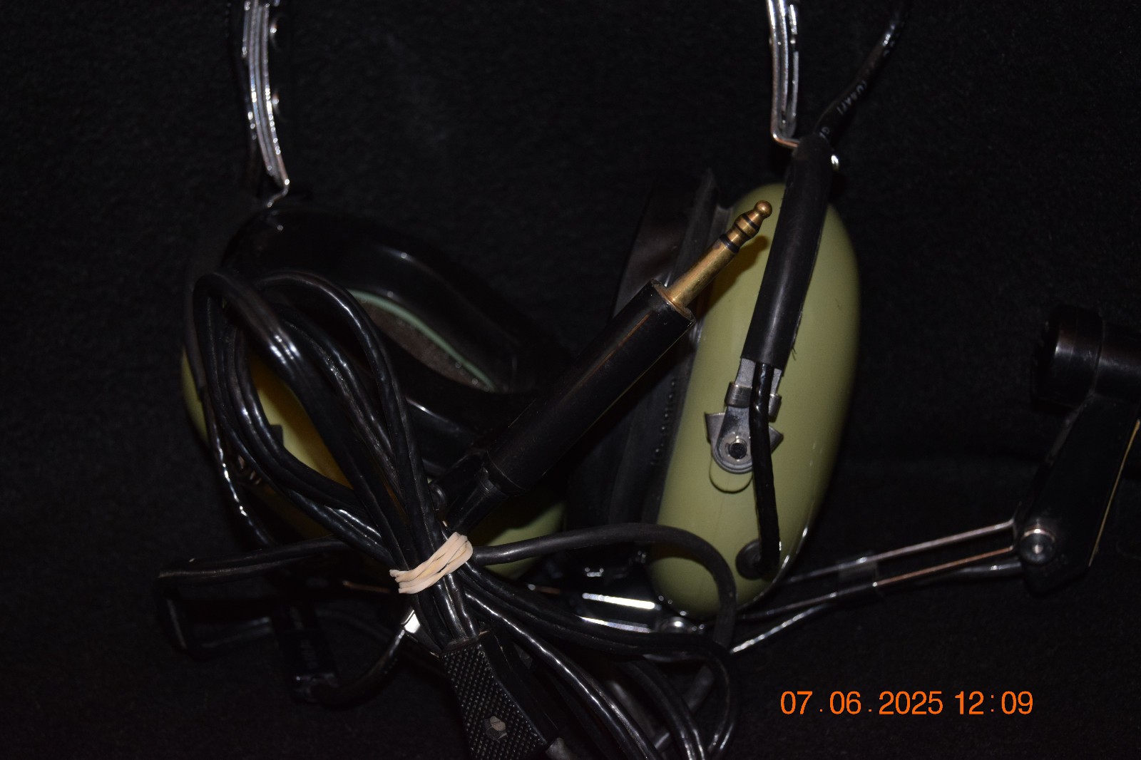 Vintage DAVID CLARK Model H10-40 Pilot's Aviation Headset with Mic(Parts Only)..