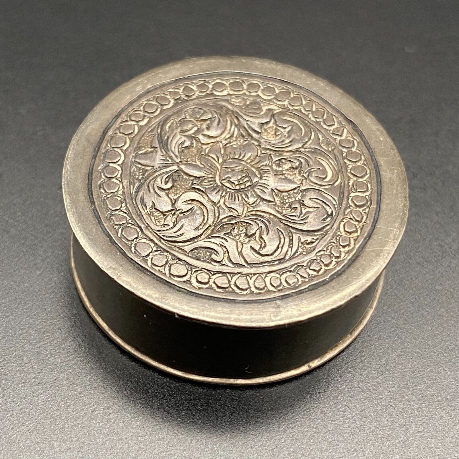 Vintage B.T Flower Ornate Box 900 Silver