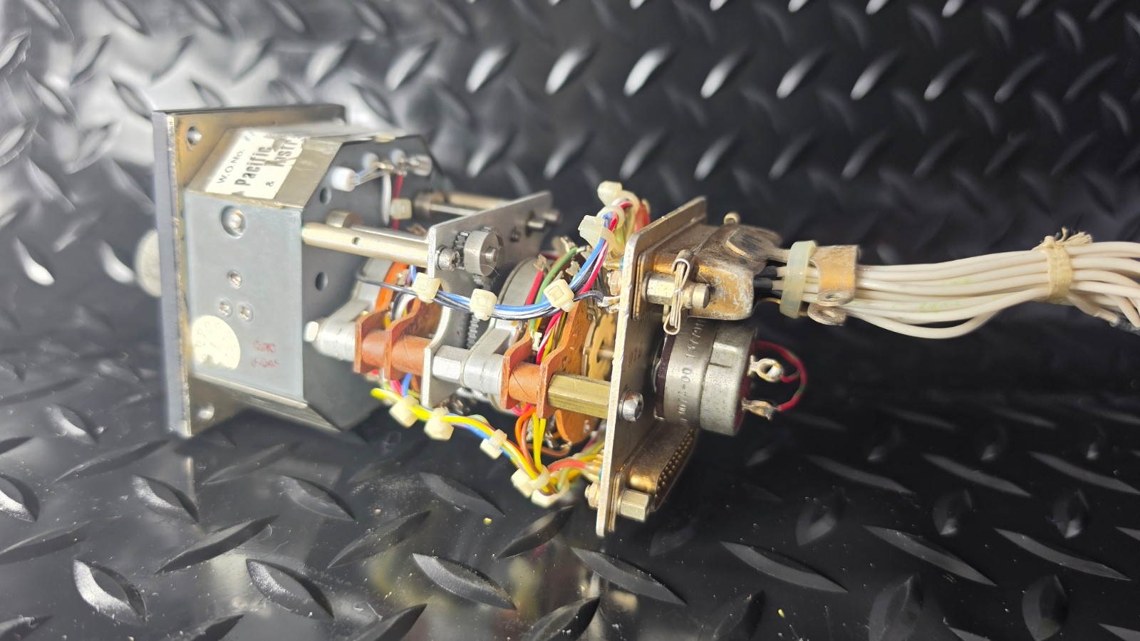 Control VHF NAV P/N 071-1054-04 S/N 5872