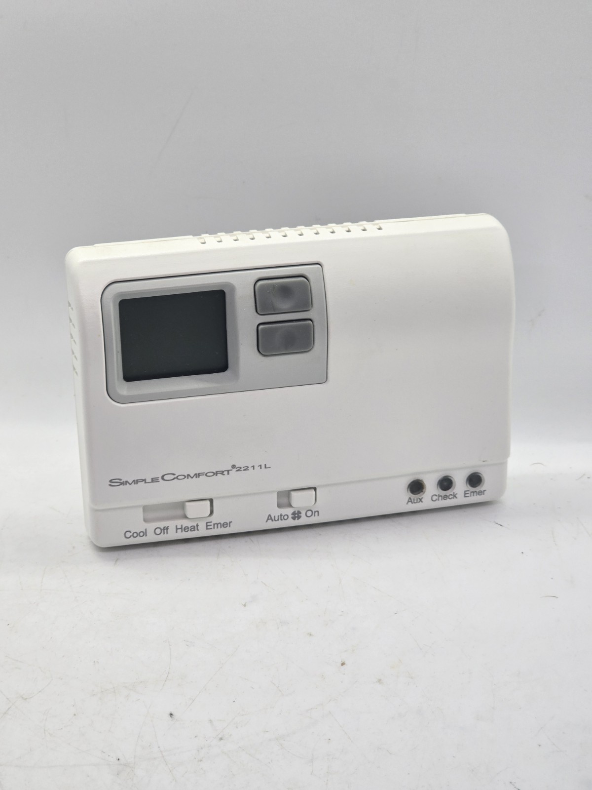 ThermostatsNon-Programmable SimpleComfort Thermostat - 3 Heat/2 Cool Heat Pump