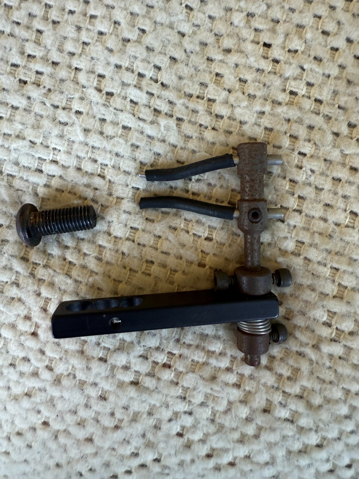 Golden Key Futura Dual Prong Rest