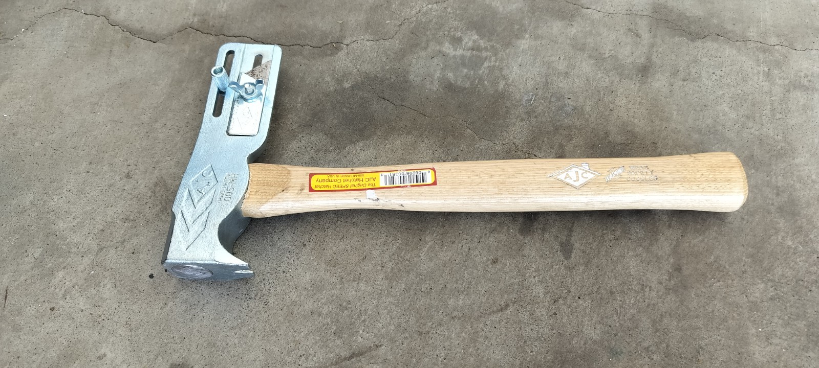 AJC 005-MH Mag-Hatch Magnetic-Faced Roofing Hammer
