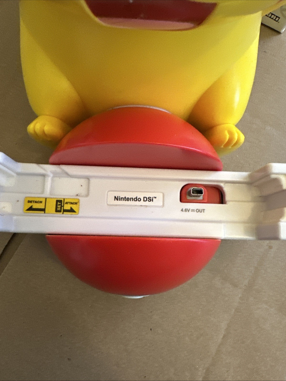 Pokémon Nintendo DSi Pikachu Charge Stand