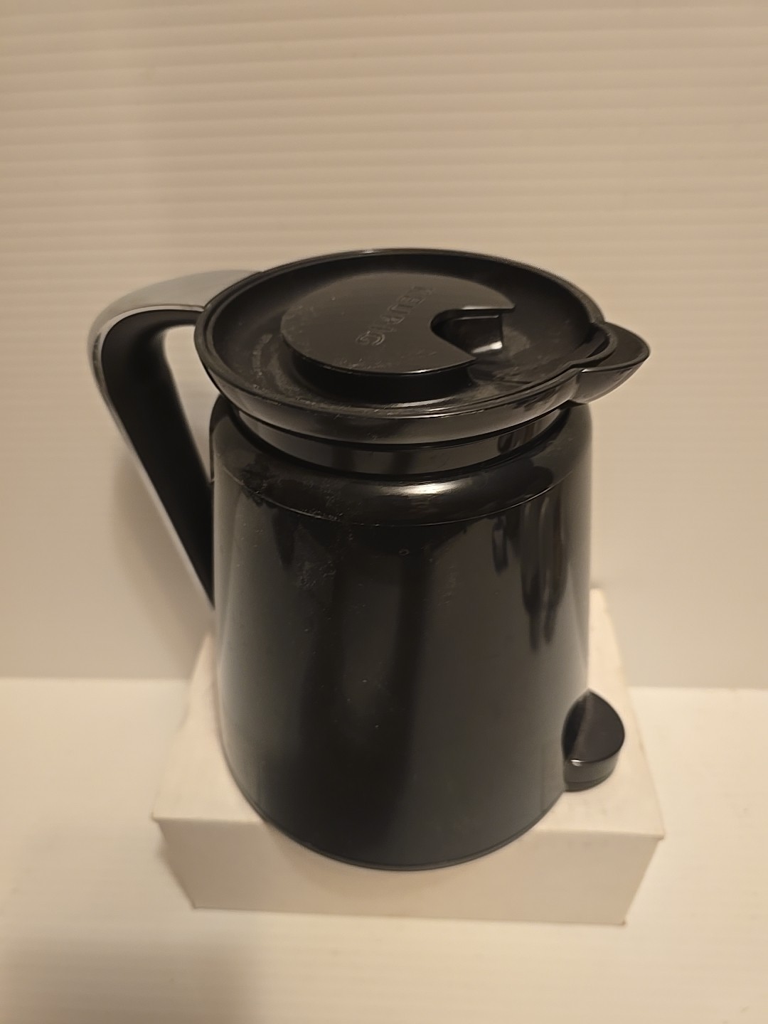 Keurig 2.0 K Carafe 4 cup Coffee Pot Black/Silver 32oz Thermal Insulated Pitcher