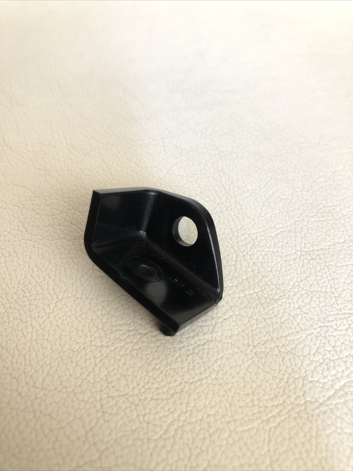 1988 - 1994 GMC CHEVY TRUCK  SILVERADO GLOVE BOX DOOR CLIP Hinge￼ ￼ pin Bracket￼