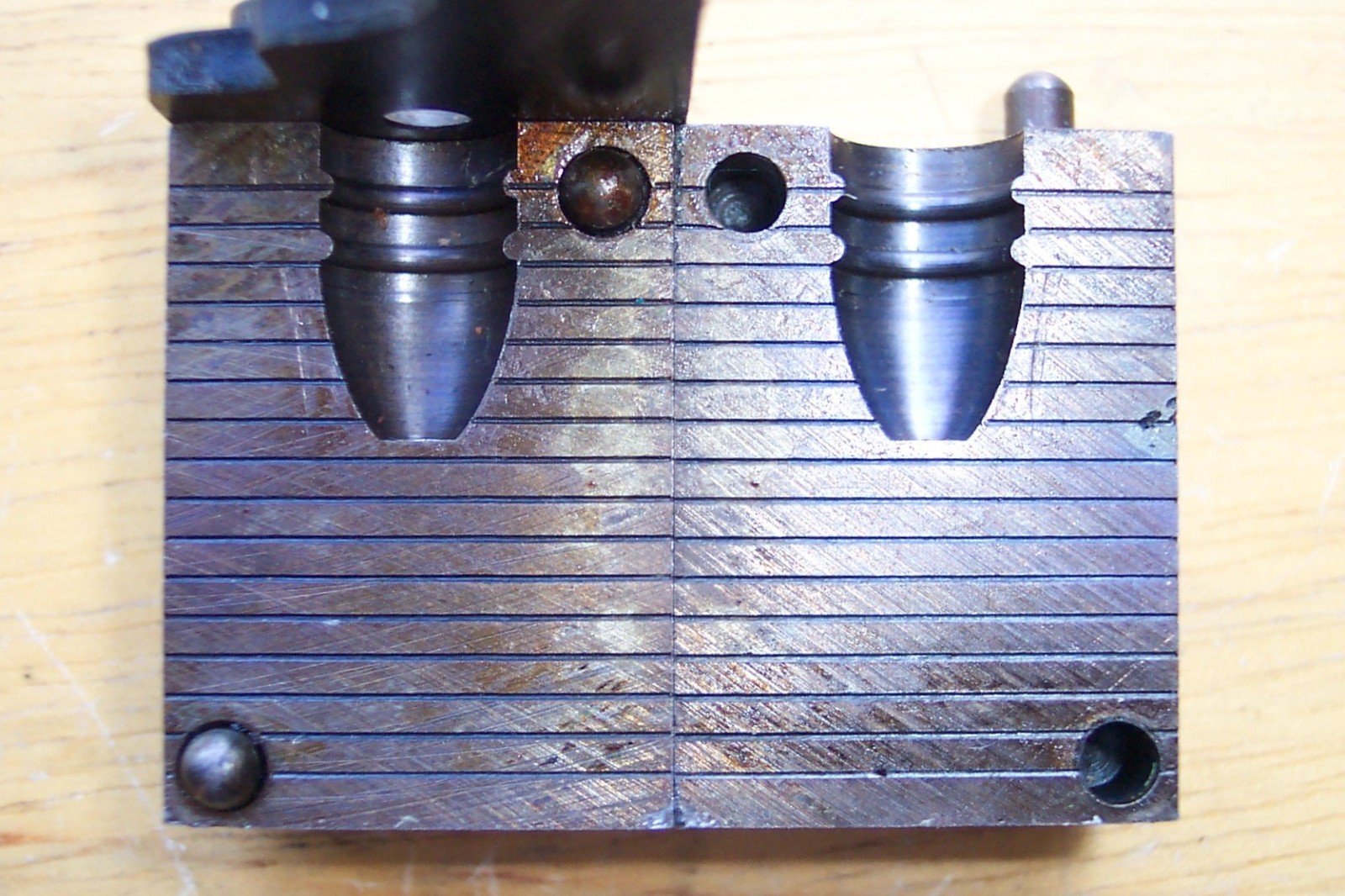 LYMAN/IDEAL 37583 .375 CALIBER FACTORY 38-55 SHORT RANGE 145 GRAIN BULLET MOLD