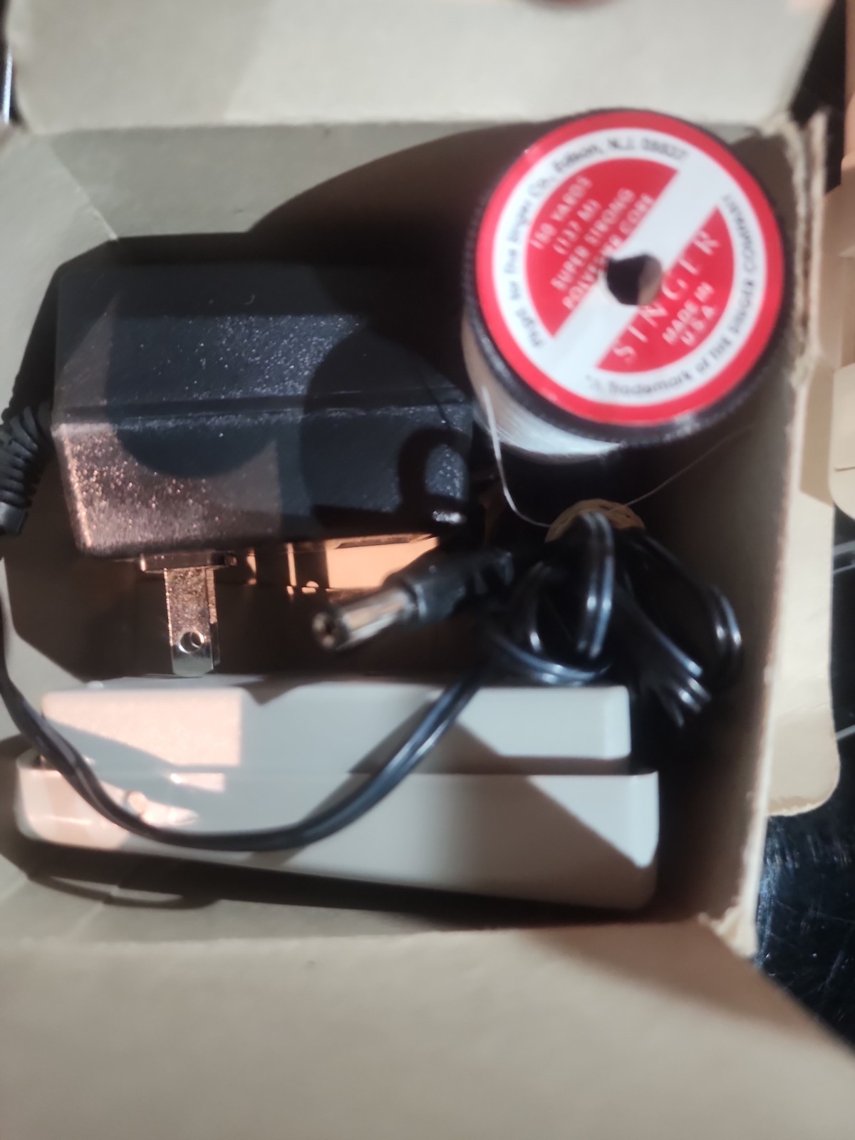 Singer Tiny Tailor Mending Machine TT600A in Original Box Sewing