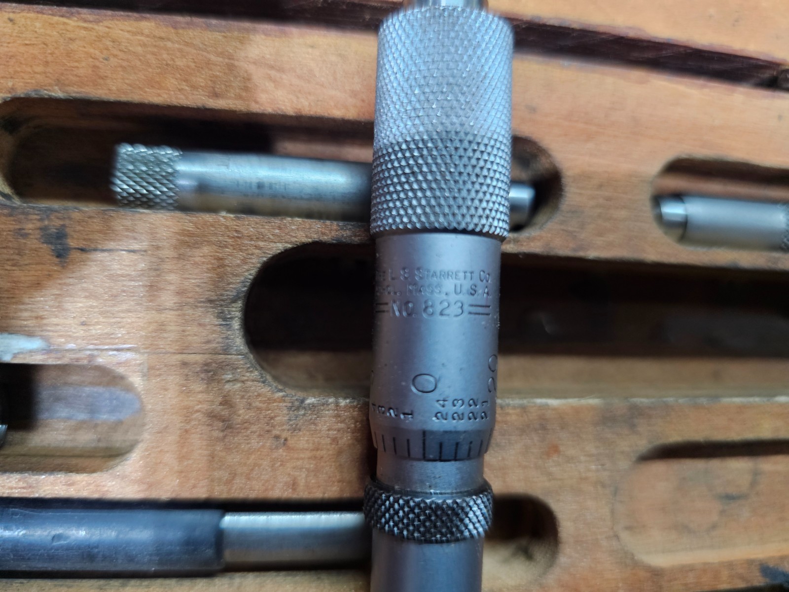Starrett Inside Micrometer Model 823E Range 4-40" Machinist Tools w. Case