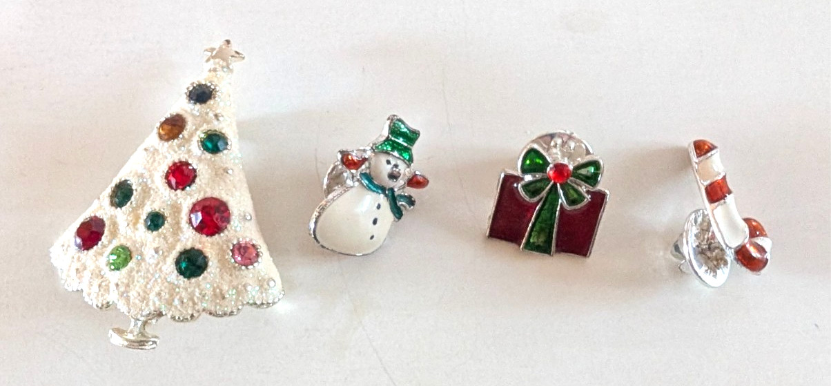 4 Christmas / Holiday Pins