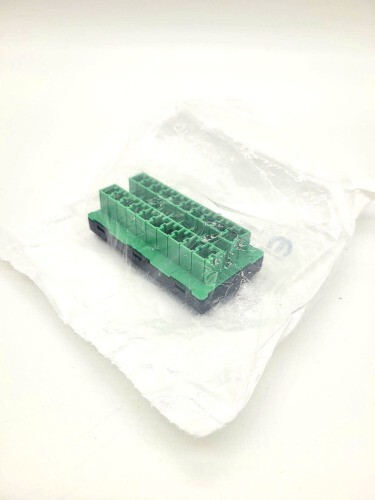 Mopar 68321746AA Fuse Connector