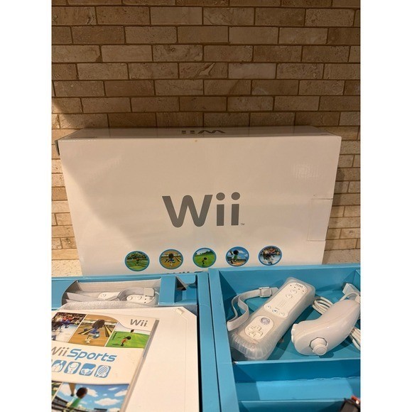 Nintendo Wii Console Bundle White w/ Box Wii Sports Resort Controller Tested