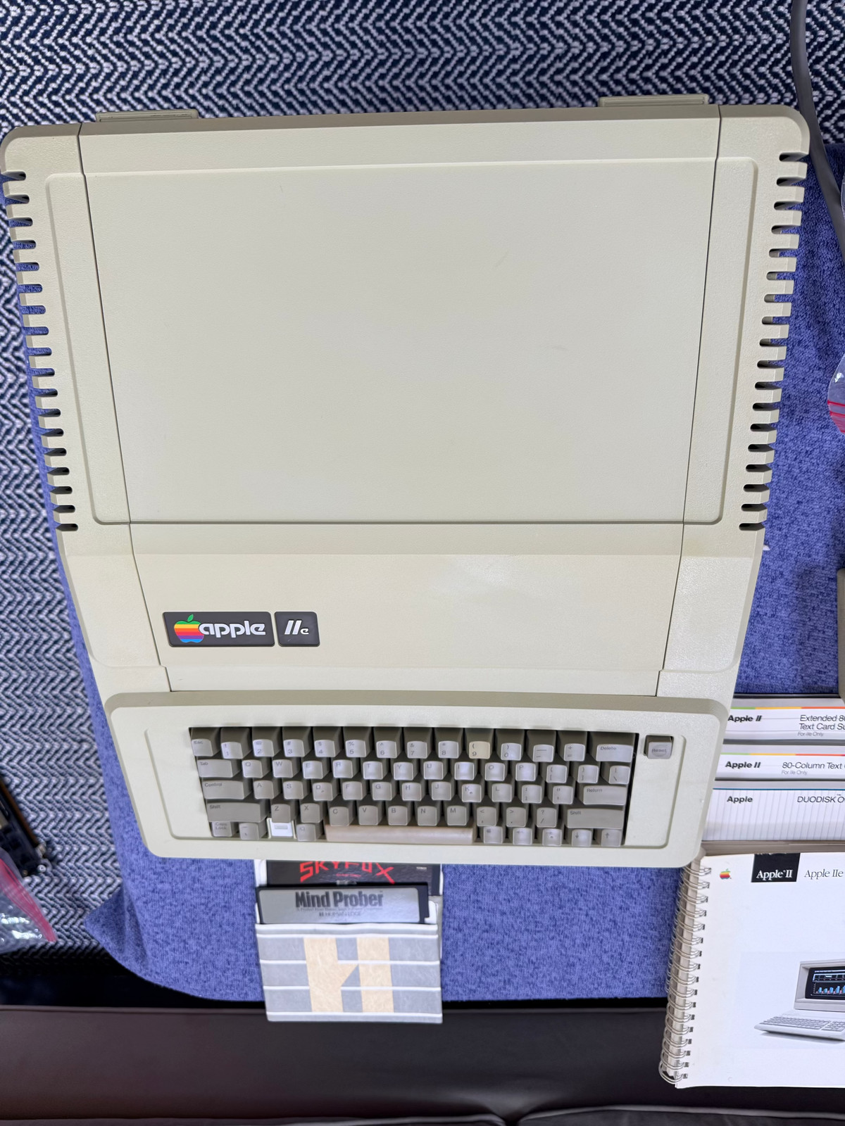 Apple IIe Enhanced Computer 128K(A2S2064) • Apple DuoDisk (A9M0108) • Working