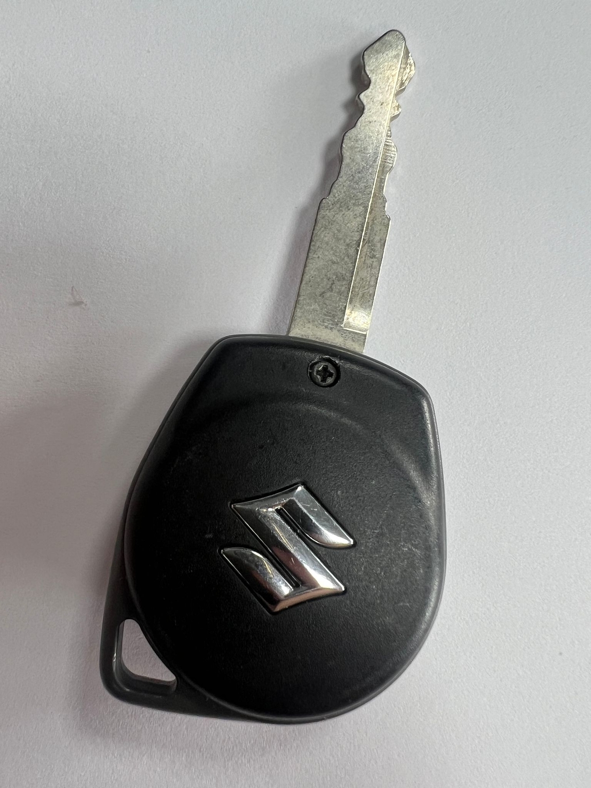 GENUINE SUZUKI 2 BUTTON REMOTE KEY FOB TESTED & WORKING OMRON T68L0 ID46 !!