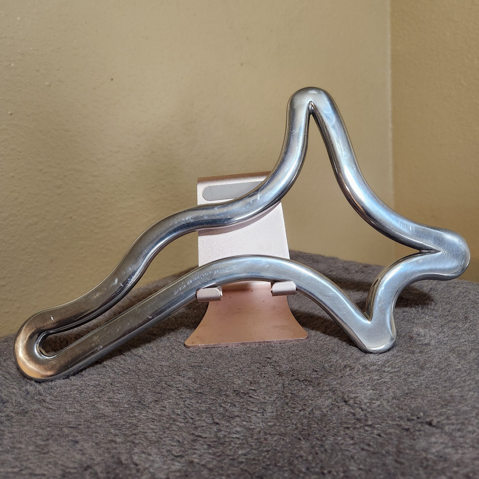 ALUMINUM SILHOUETTE MASSAGE TOOL /  SILUETA EN ALUMINIO PARA  METALOTERAPIA