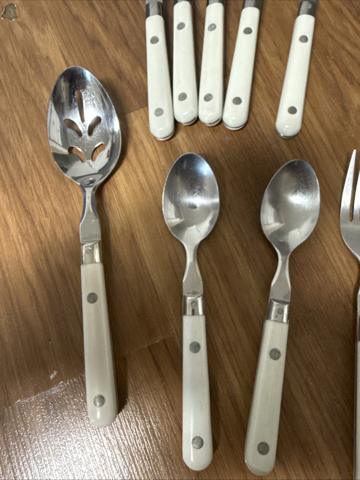 WF MARDIS GRAS White/Ivory Stainless Flatware Riveted Handle 19 Pieces