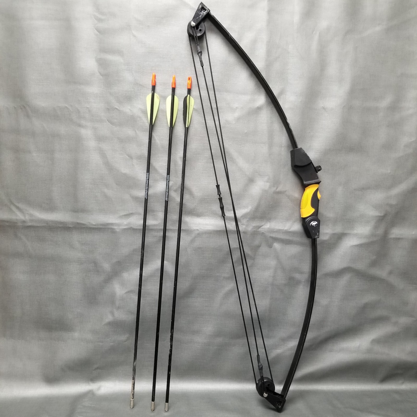 Barnett Lil' Banshee Junior Archery Set w/ 3 Arrows