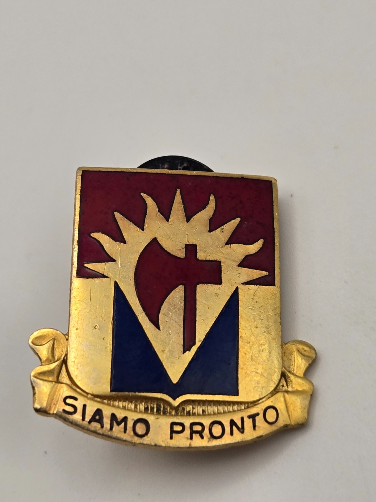 Vintage Army DUI Pin - "Siamo Pronto" 766th Field Artillery Battalion