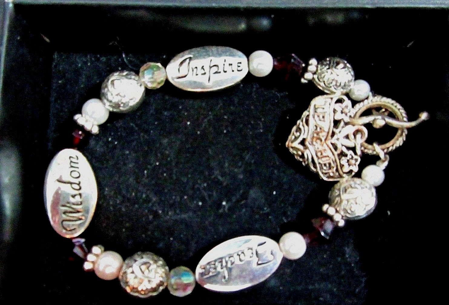 CHARM TEACHER BRACELET WORDS INSPIRE WISDOM RED CRYSTAL ACCENTS SILVER TONE NEW