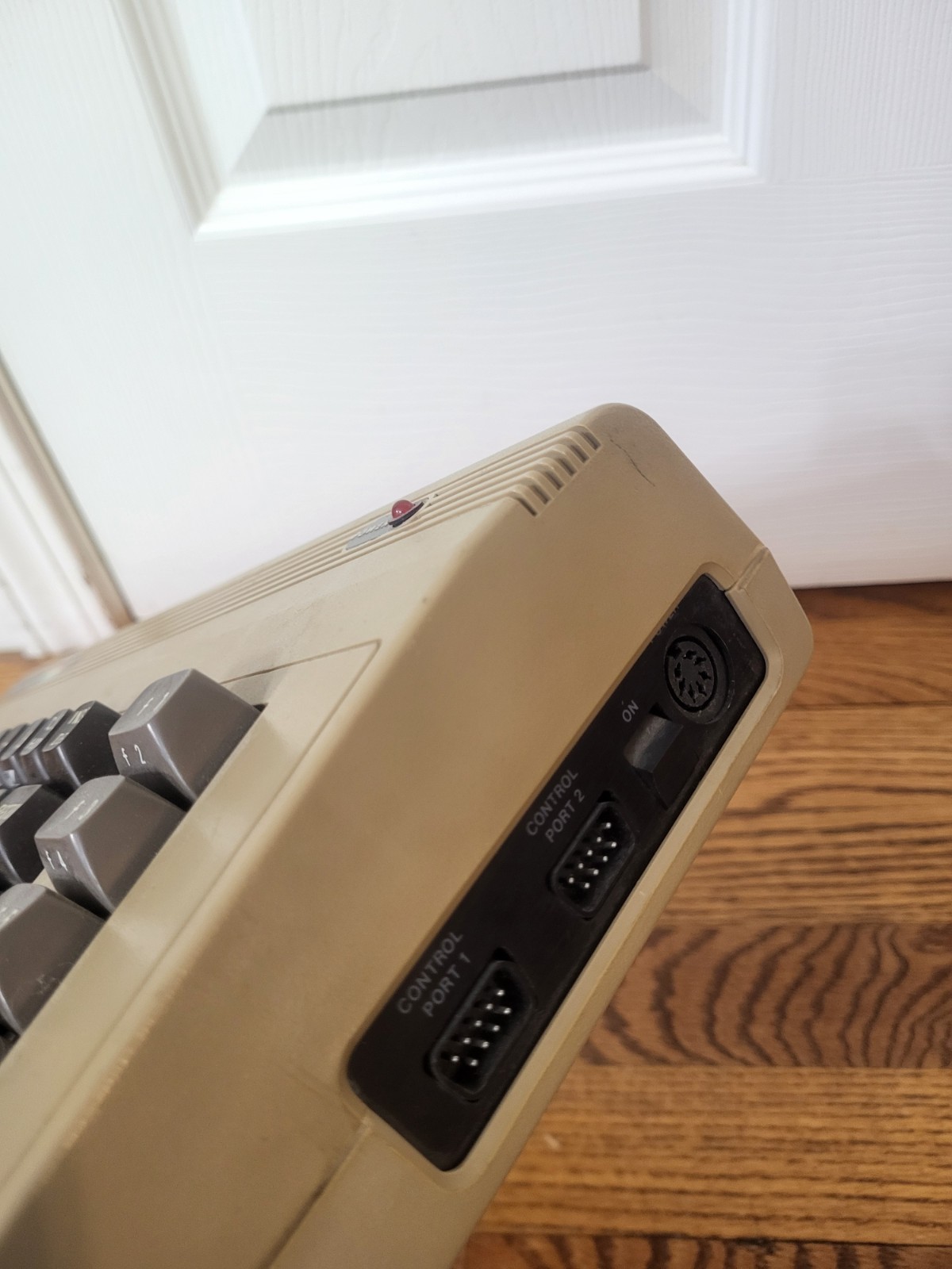 Commodore 64 Model C64 Breadbin Vintage Computer - READ Missing Key