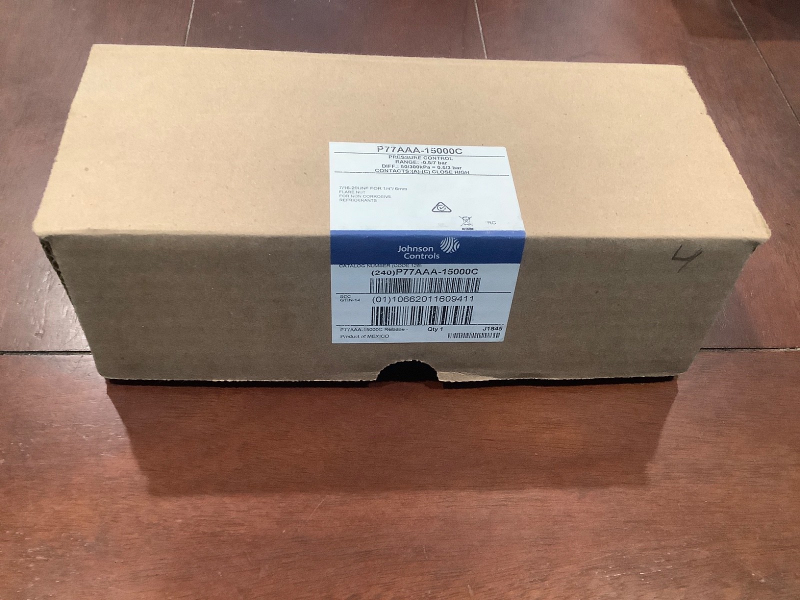 NIB JOHNSON CONTROLS LOW PRESSURE CONTROL P77AAA-15000C SPDT 120V 16 FLA 1 HP