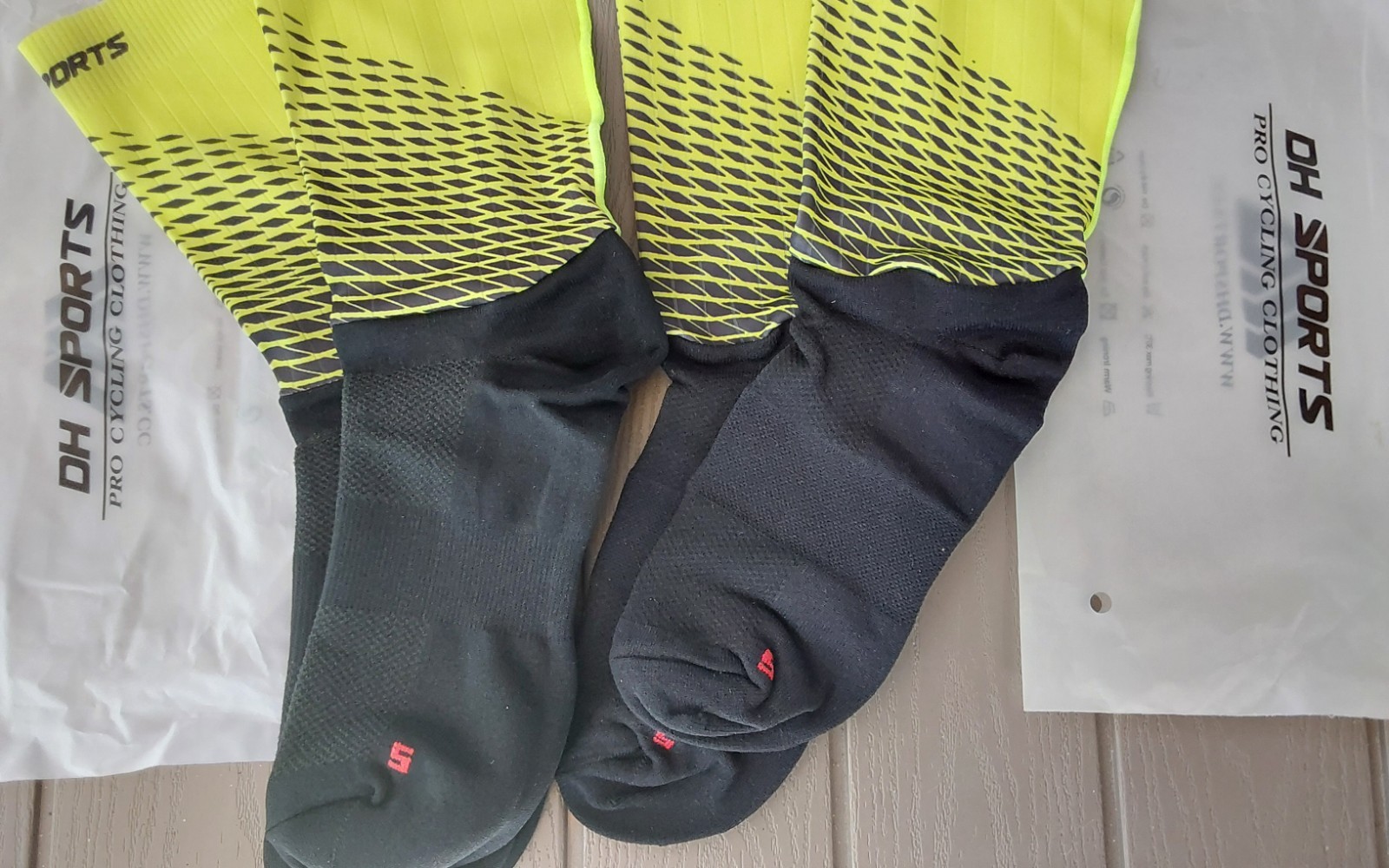 2 PAIRS ! Cyling Socks Anti Slip Silicone Hi-Tech Fabrics PRO's Choice Men Women