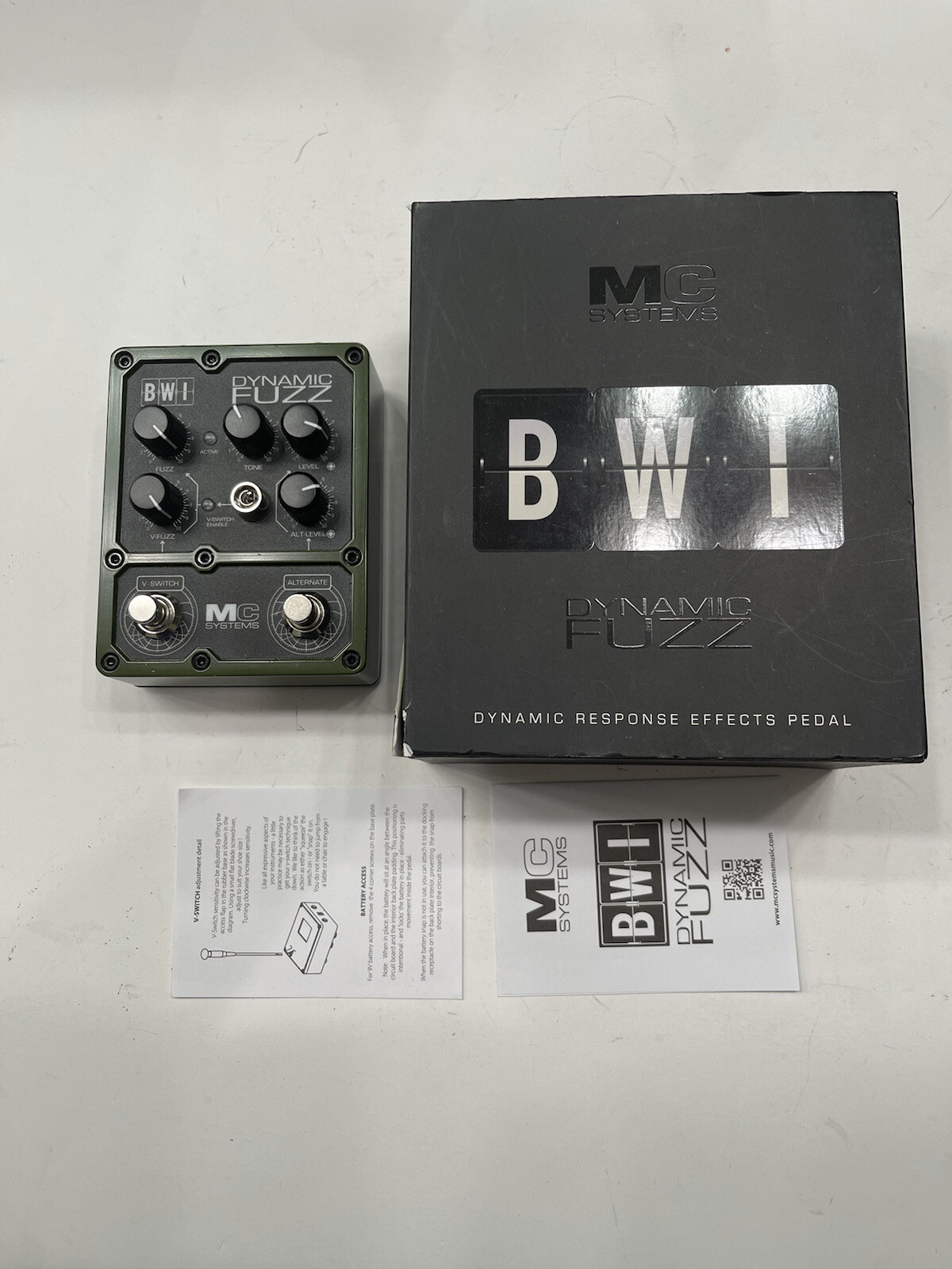 MC Systems BWI Apollo Series Dynamic Fuzz Distortion Guitar Effect Pedal + Box