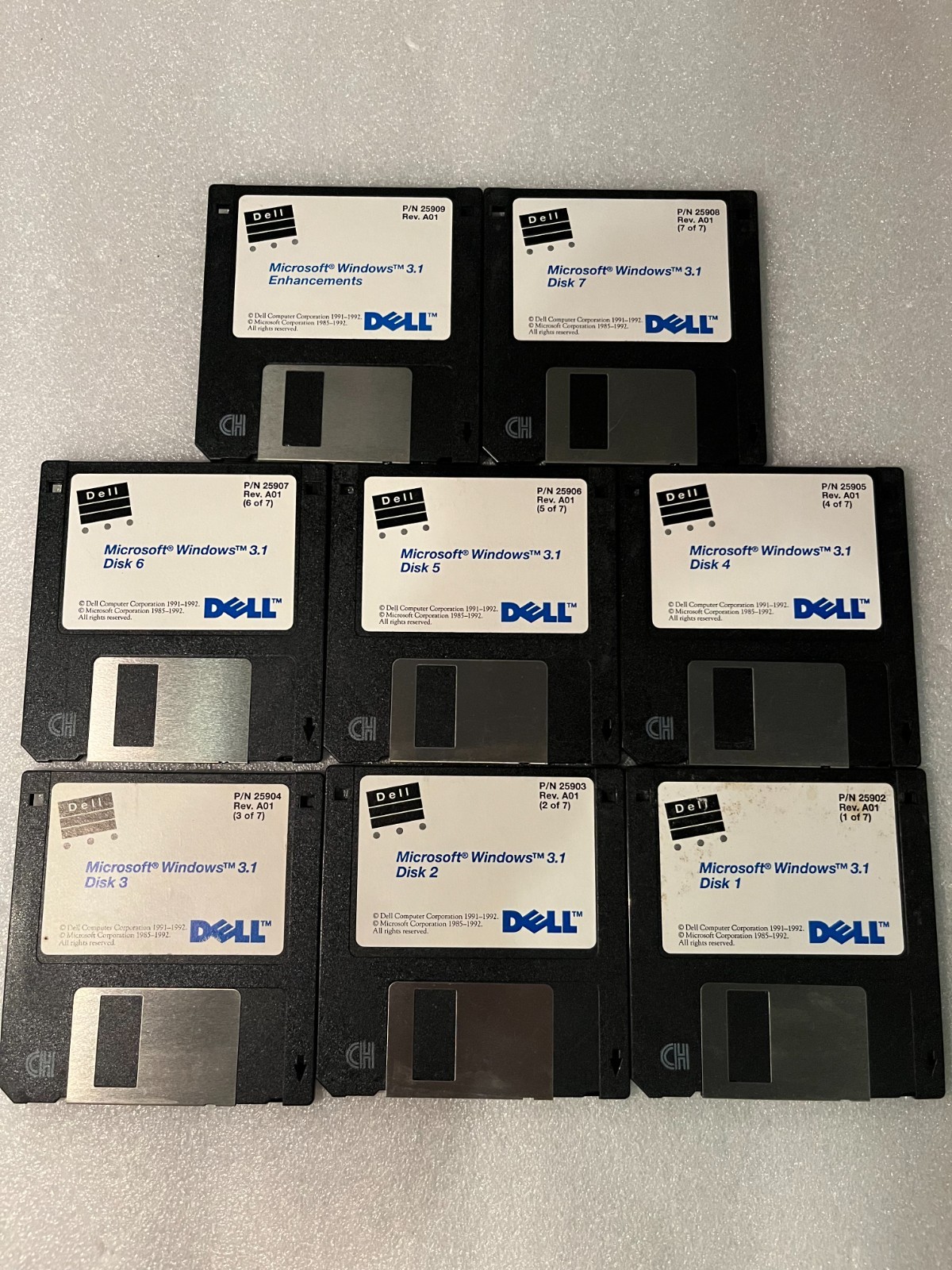 Dell Microsoft Windows 3.1 - 3.5" Floppy Vintage Software '92 (8-Disk Set)