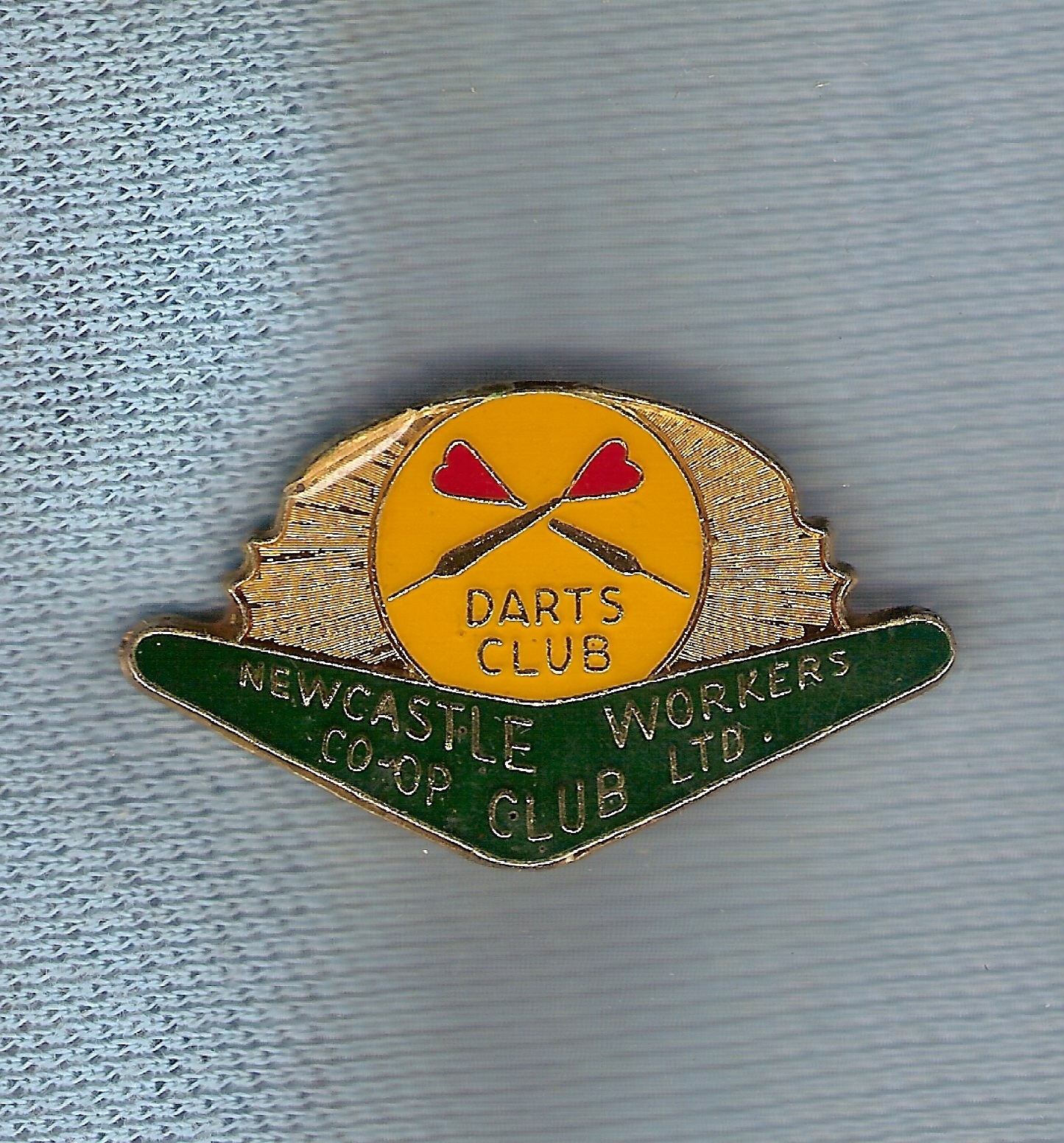 #D176.  NEWCASTLE  WORKERS  CLUB   DARTS  LAPEL BADGE