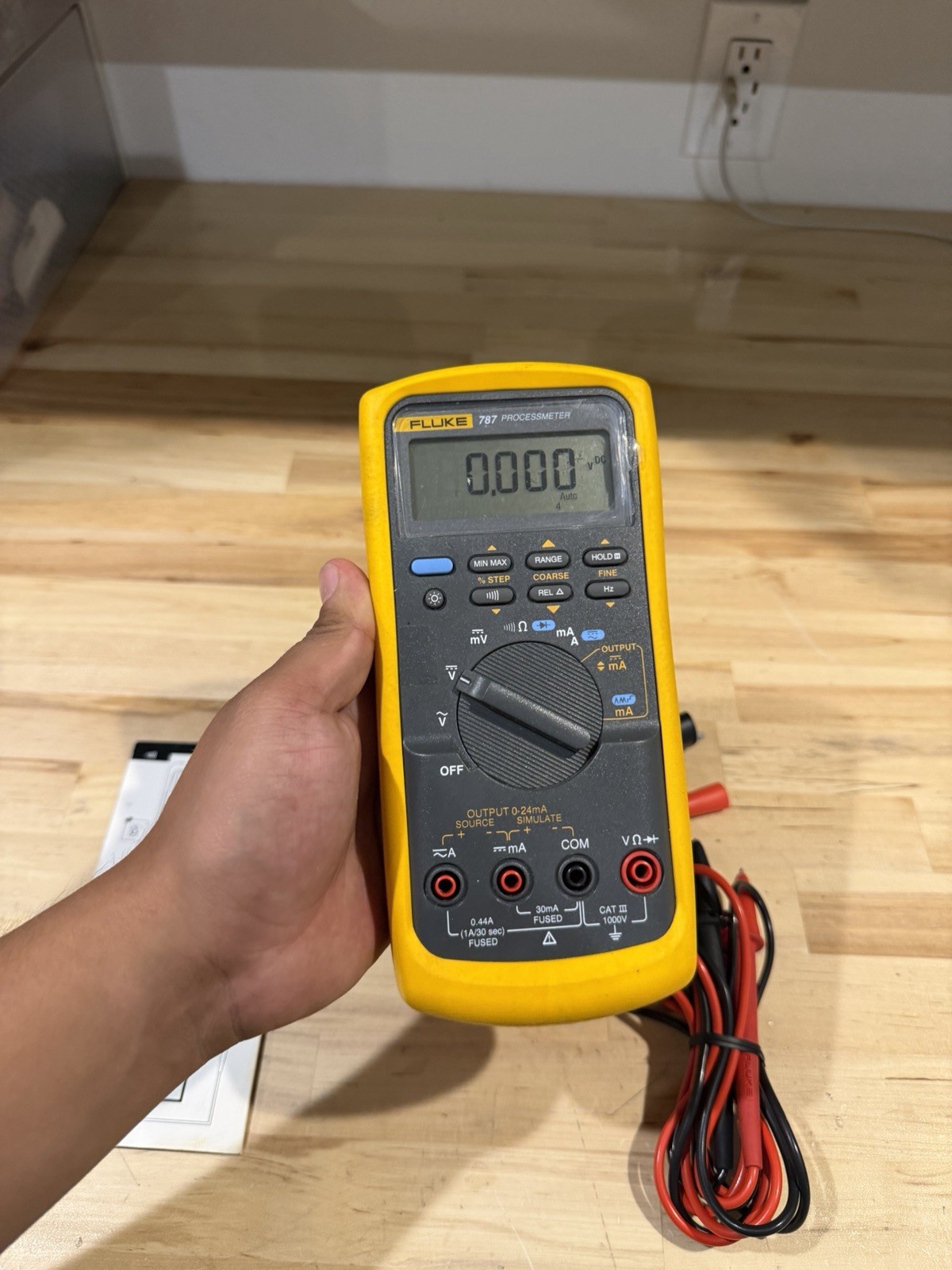 FLUKE 787 PROCESSMETER SHIPS FAST - FREE SHIPPING