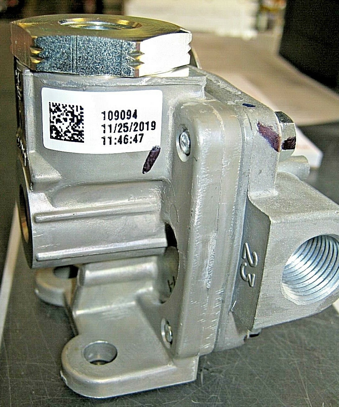 ~ NEW GENUINE BENDIX QR - 1C QUICK RELEASE VALVE ~ 109094