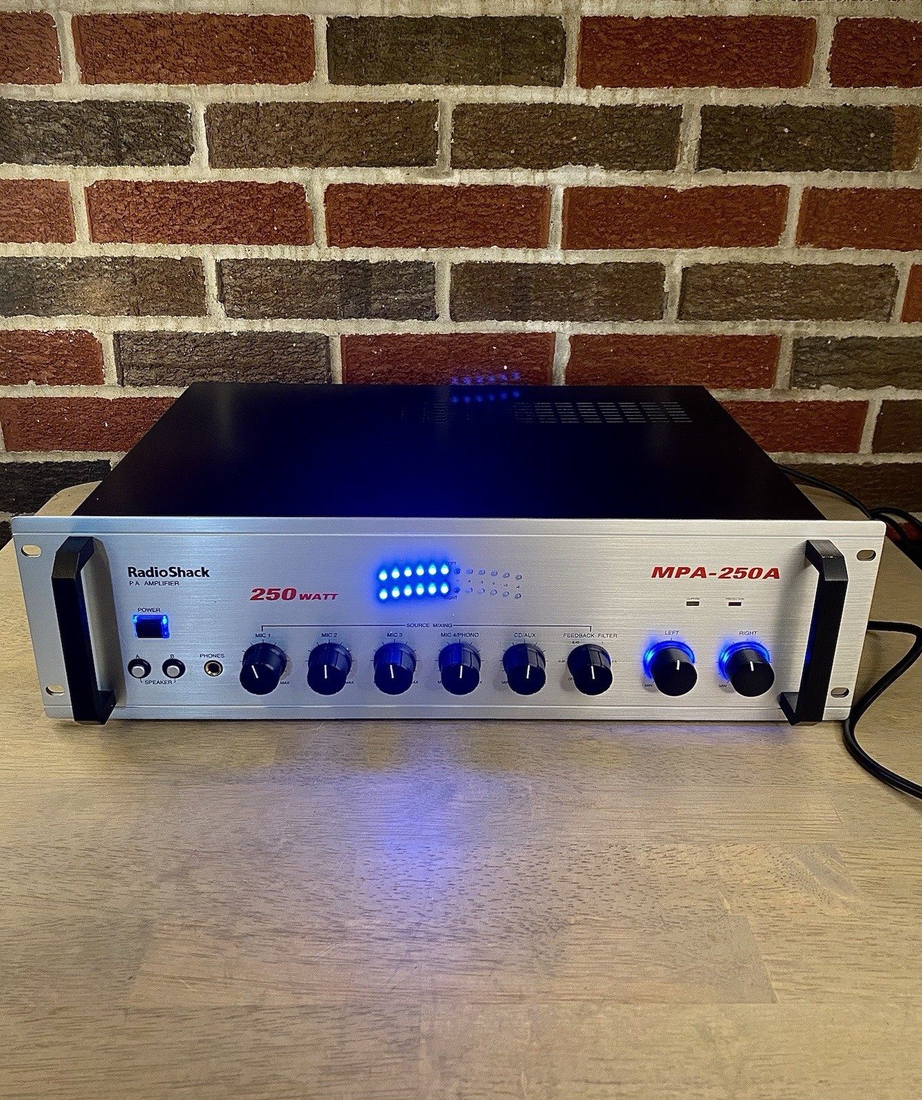 Radio Shack PA Stereo Amplifier 250 Watt Model MPA-250A Rack Mount Working NICE!
