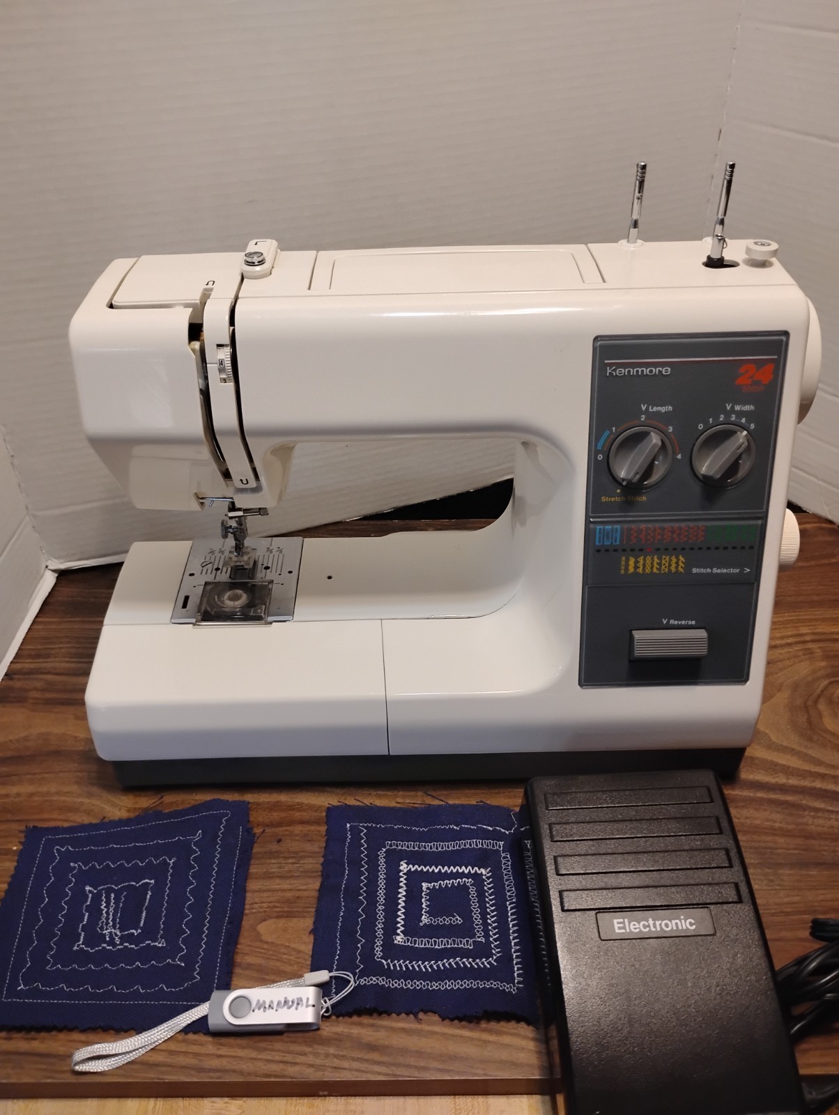 Kenmore/janome Sewing Machine 24 Stitch- 385.1764180-w/pedal-manual(usb)-acc.