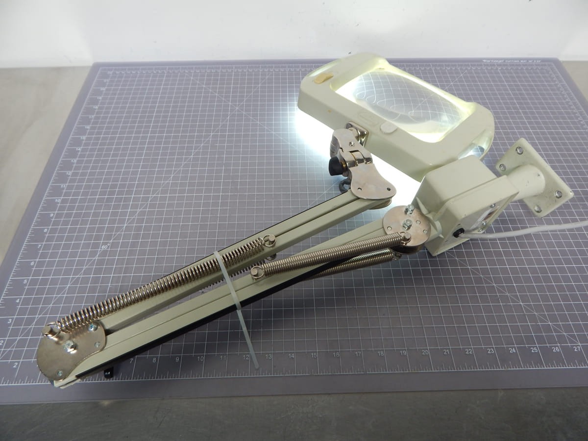 O.C. WHITE VISION-LITE 2000 EXAMINATION LAMP W/ MAGNIFIER M2773