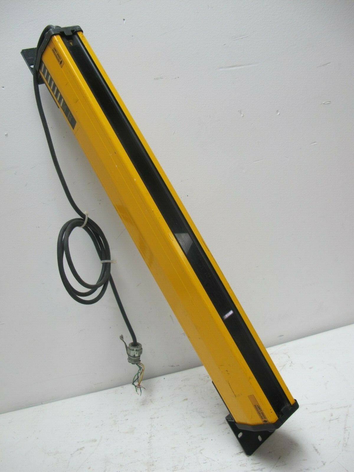 TAPESWITCH MRS0628 GUARDSTAR M SERIES 630mm 28mm Light Curtain Transmitter 6m