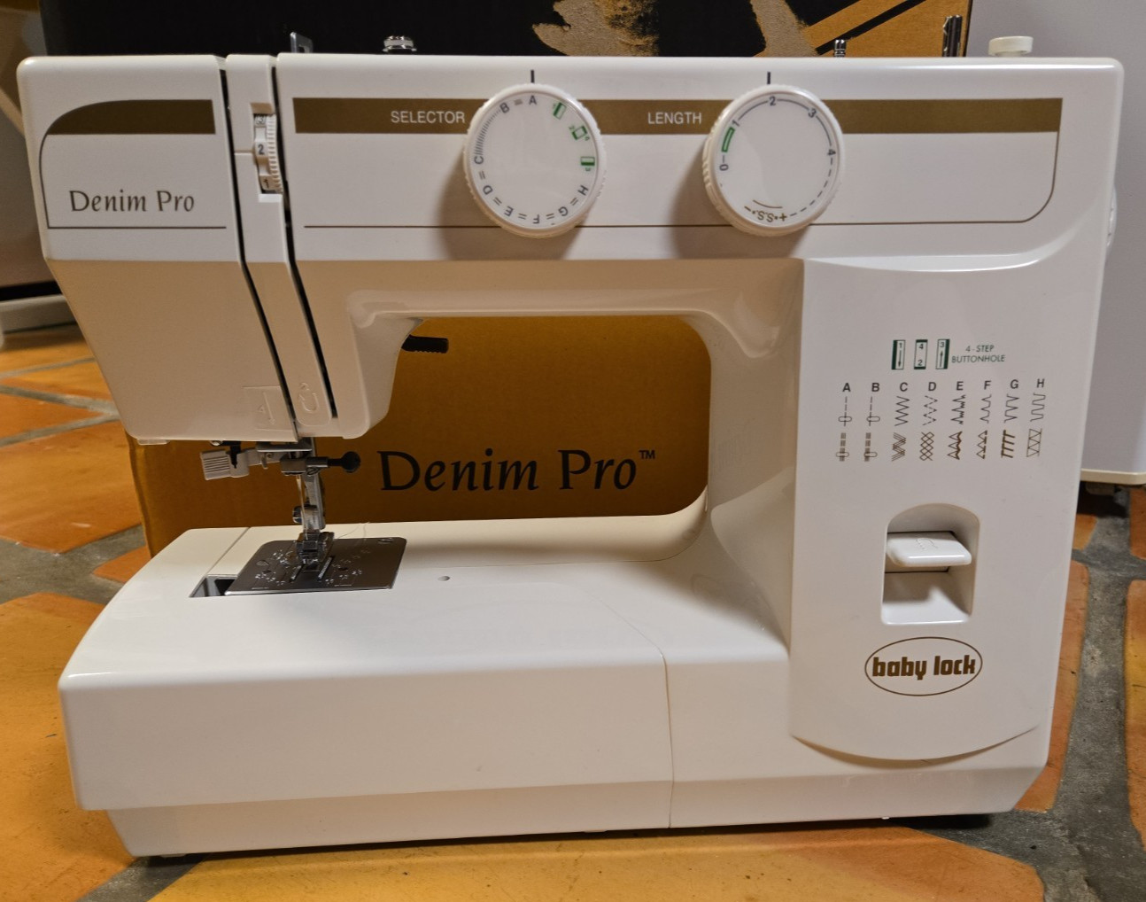 Baby Lock Denim Pro Model BL18 Open Box Works Amazing