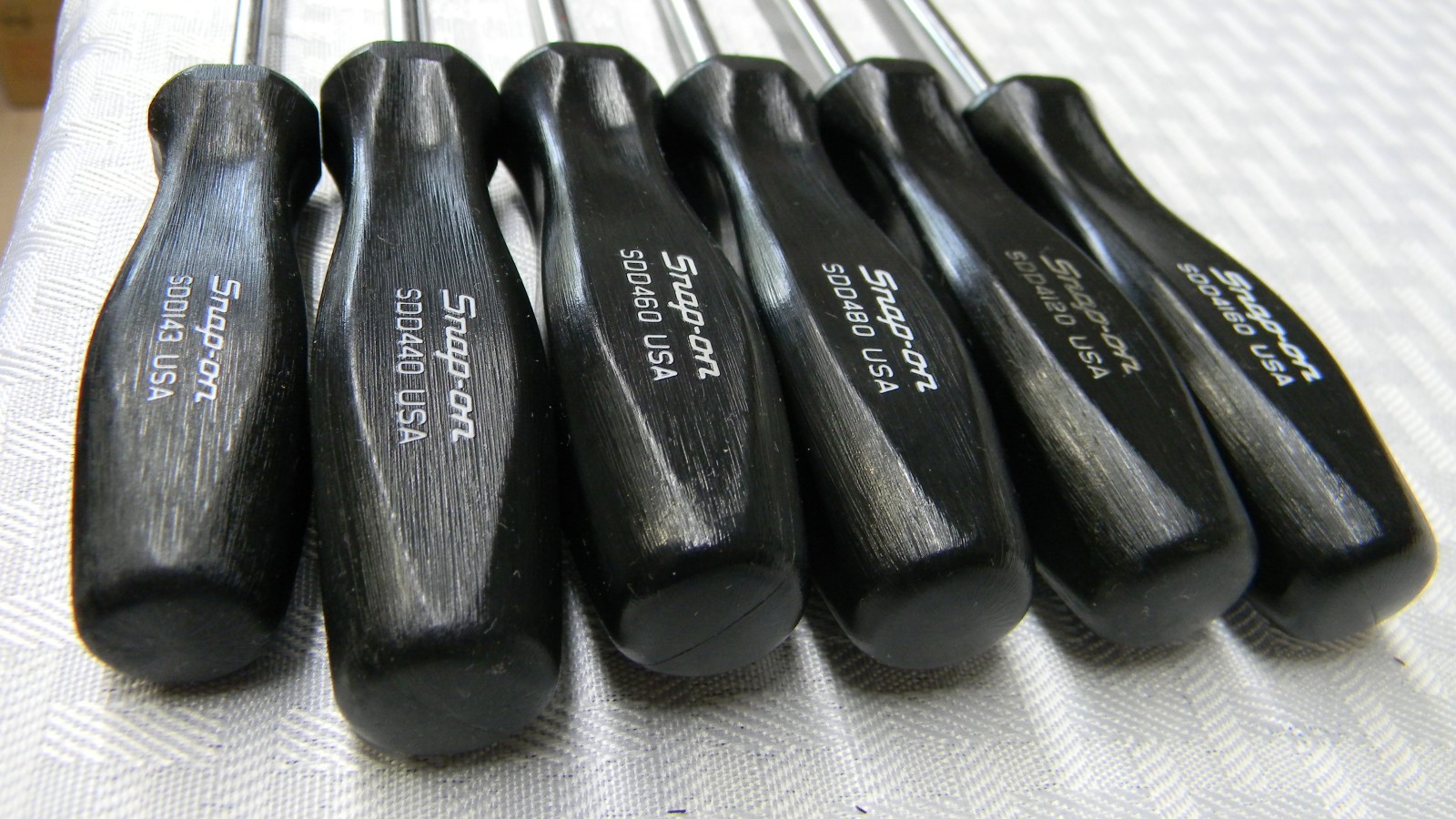 SNAP-ON 6PC BLACK HARD HANDLE FLAT TIP SCREWDRIVER SET #SDD SERIES